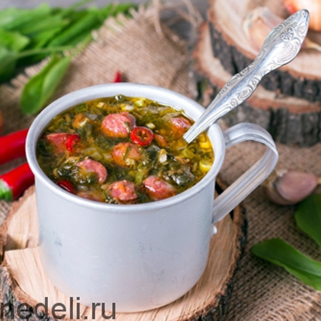 Острая щавелевая похлебка с охотничьими колбасками