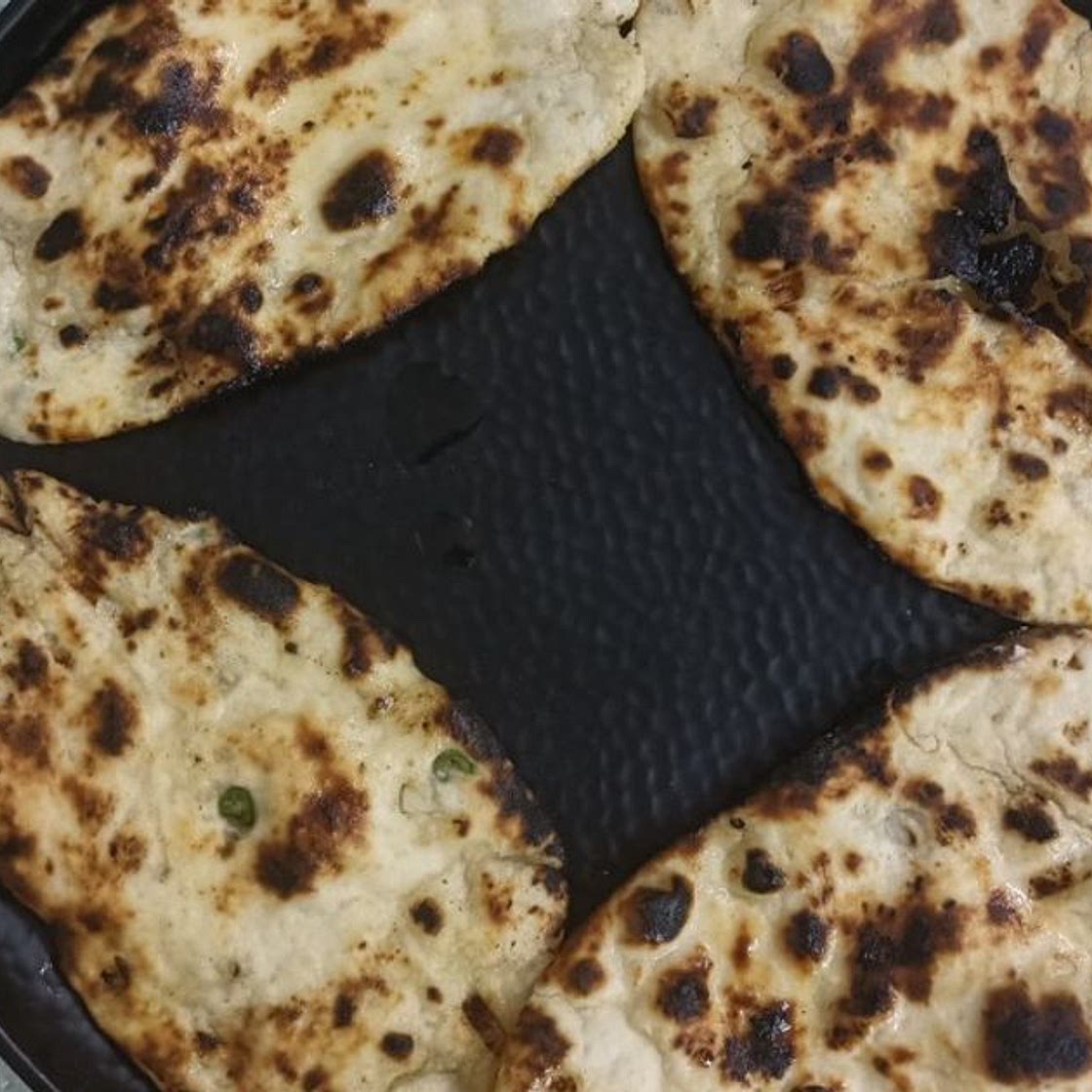 गार्लिकहरी मिर्च नान (Garlic hari mirch naan recipe in Hindi)