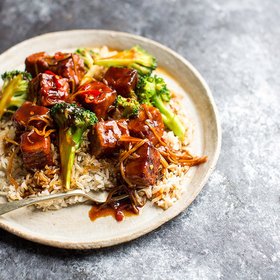Salteado de tofu frito al estilo General Tso