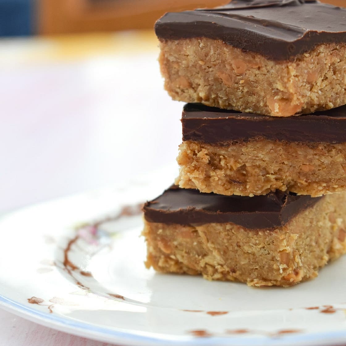 Vegan Peanut Butter Squares with Chocolate & Oats (no-bake)