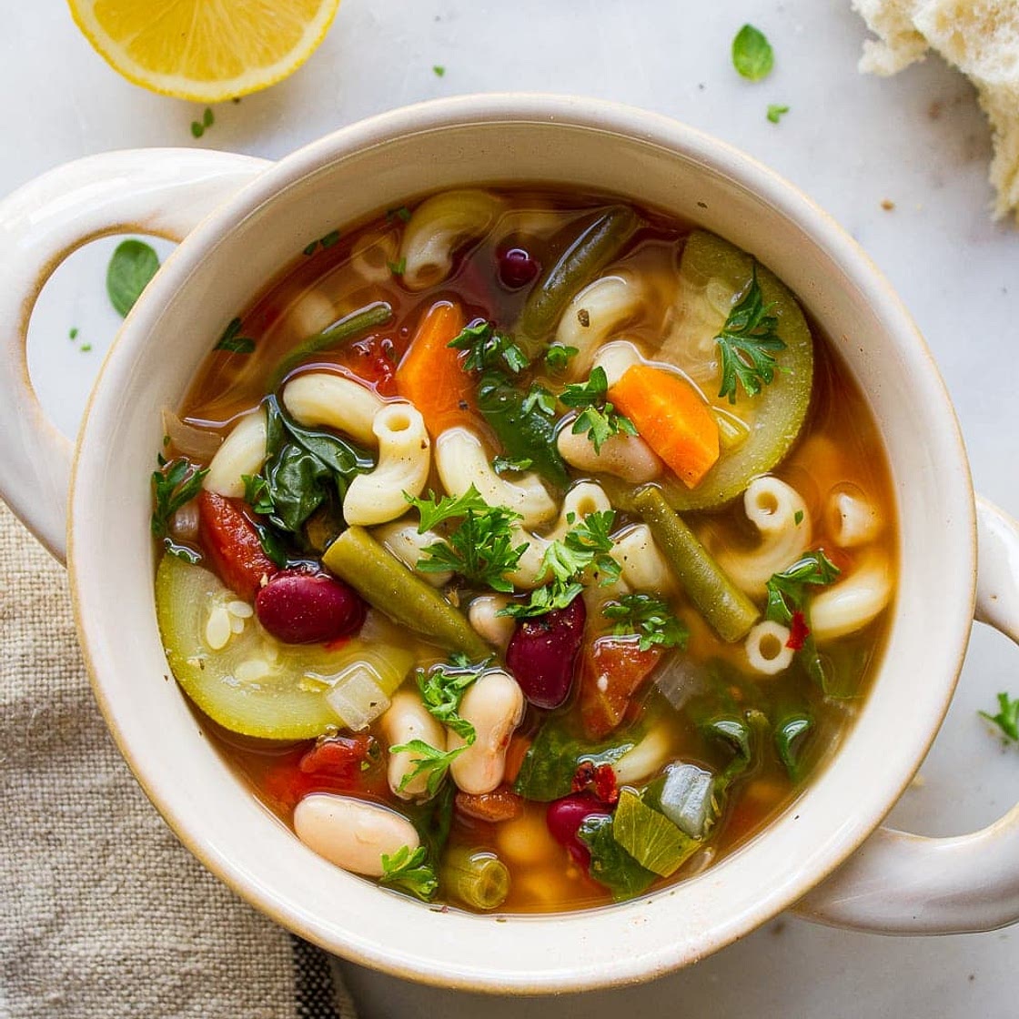 EASY MINESTRONE SOUP (SLOW COOKER)