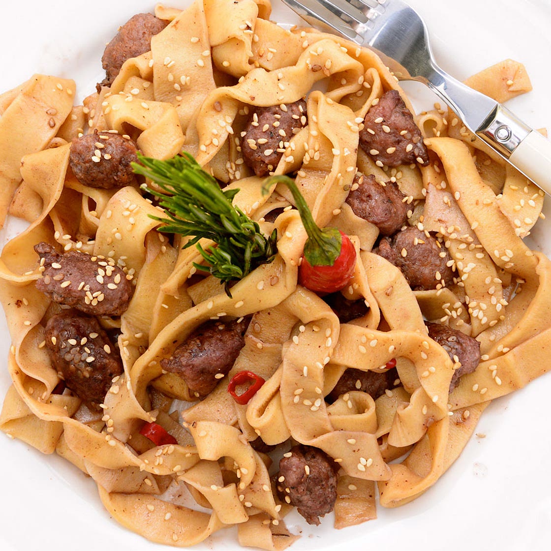 Papardelle con salchicha al vino