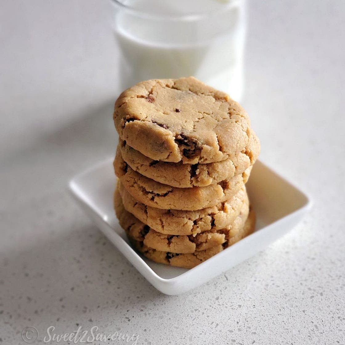 Easy Egg-Free Soft Peanut Butter Chocolate Chip Cookies