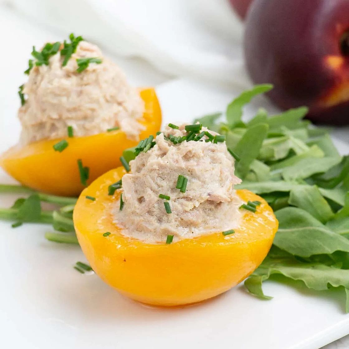 Tuna Peaches (Pêches au thon)