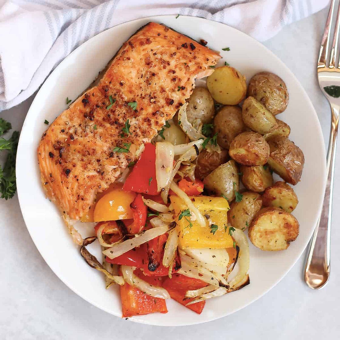 Air fryer Salmon with Vegetables and Potatoes