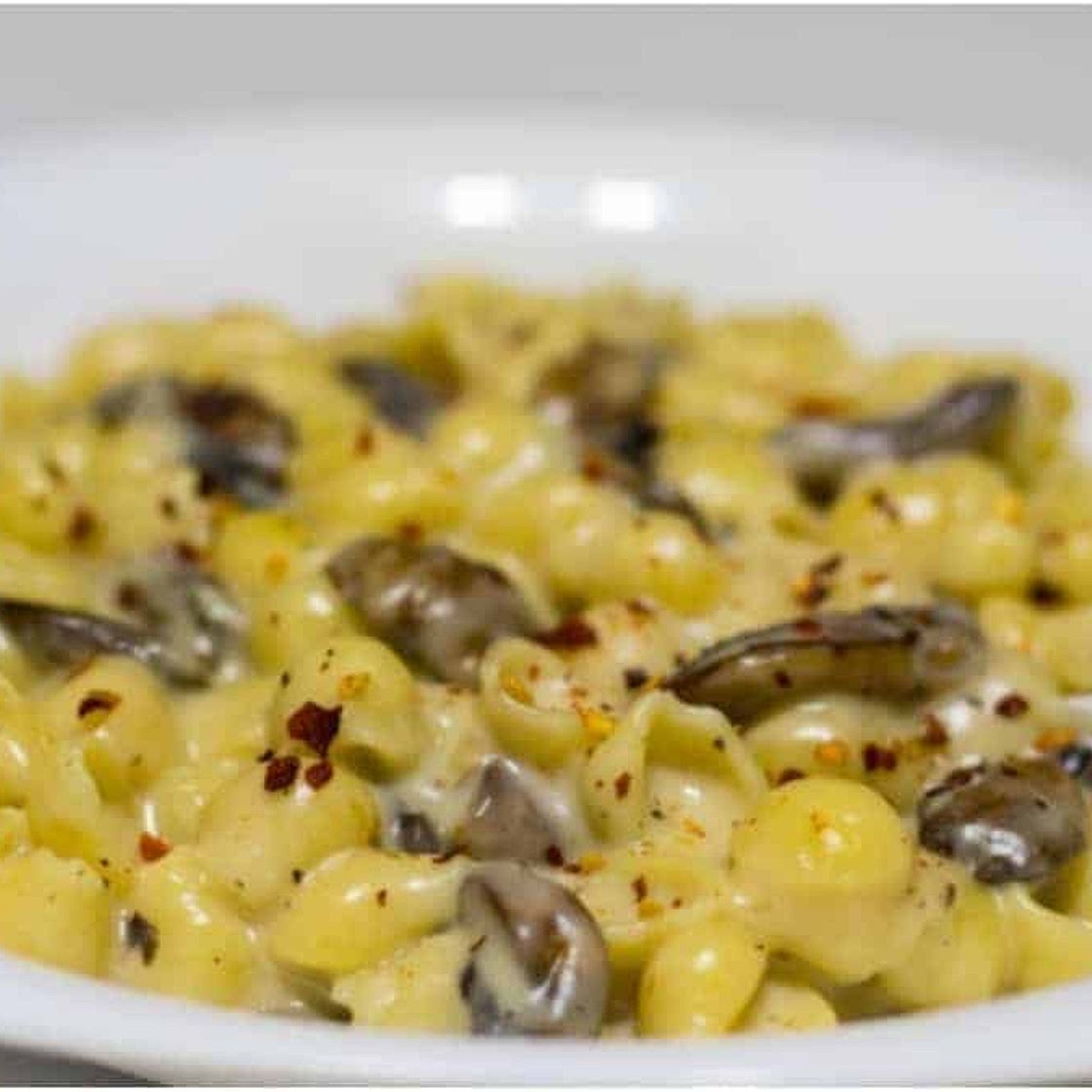 Gouda, Mushroom, & Truffle Salt Mac & Cheese