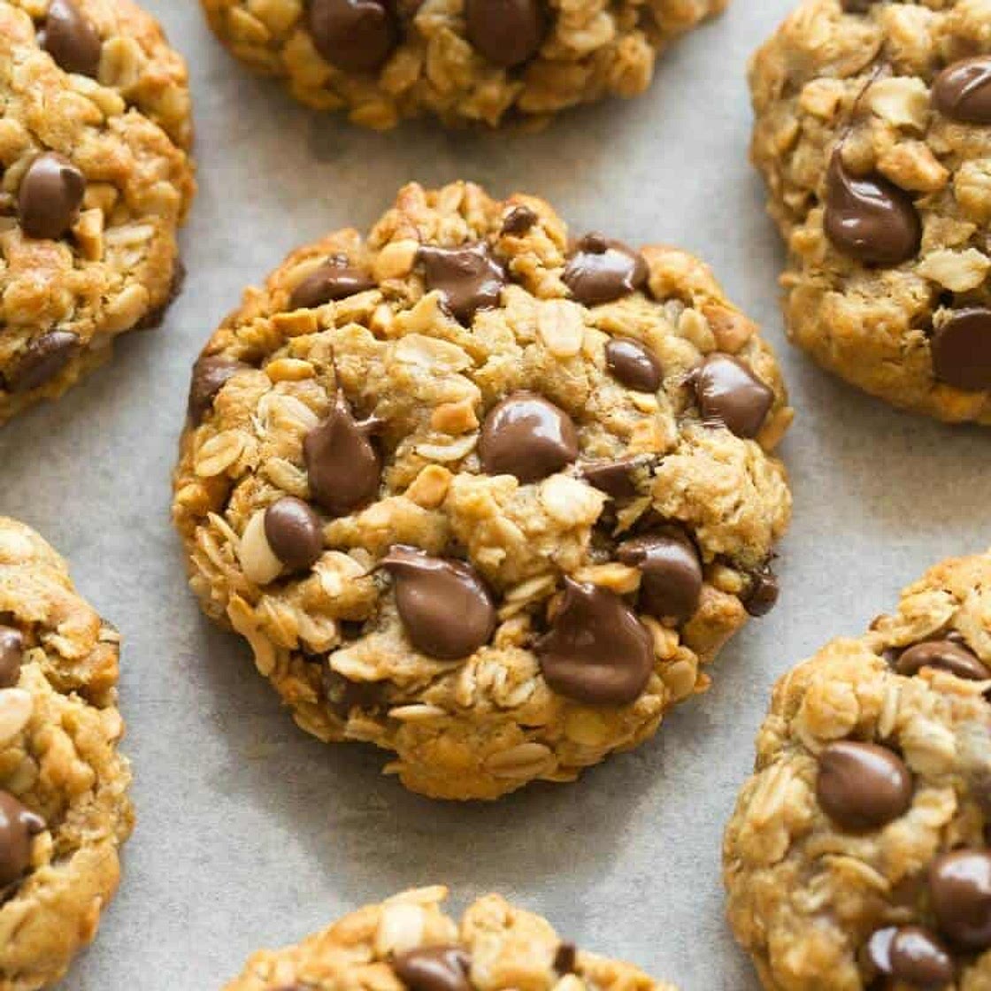 Flourless Peanut Butter Oatmeal Cookies (4 Ingredients!)