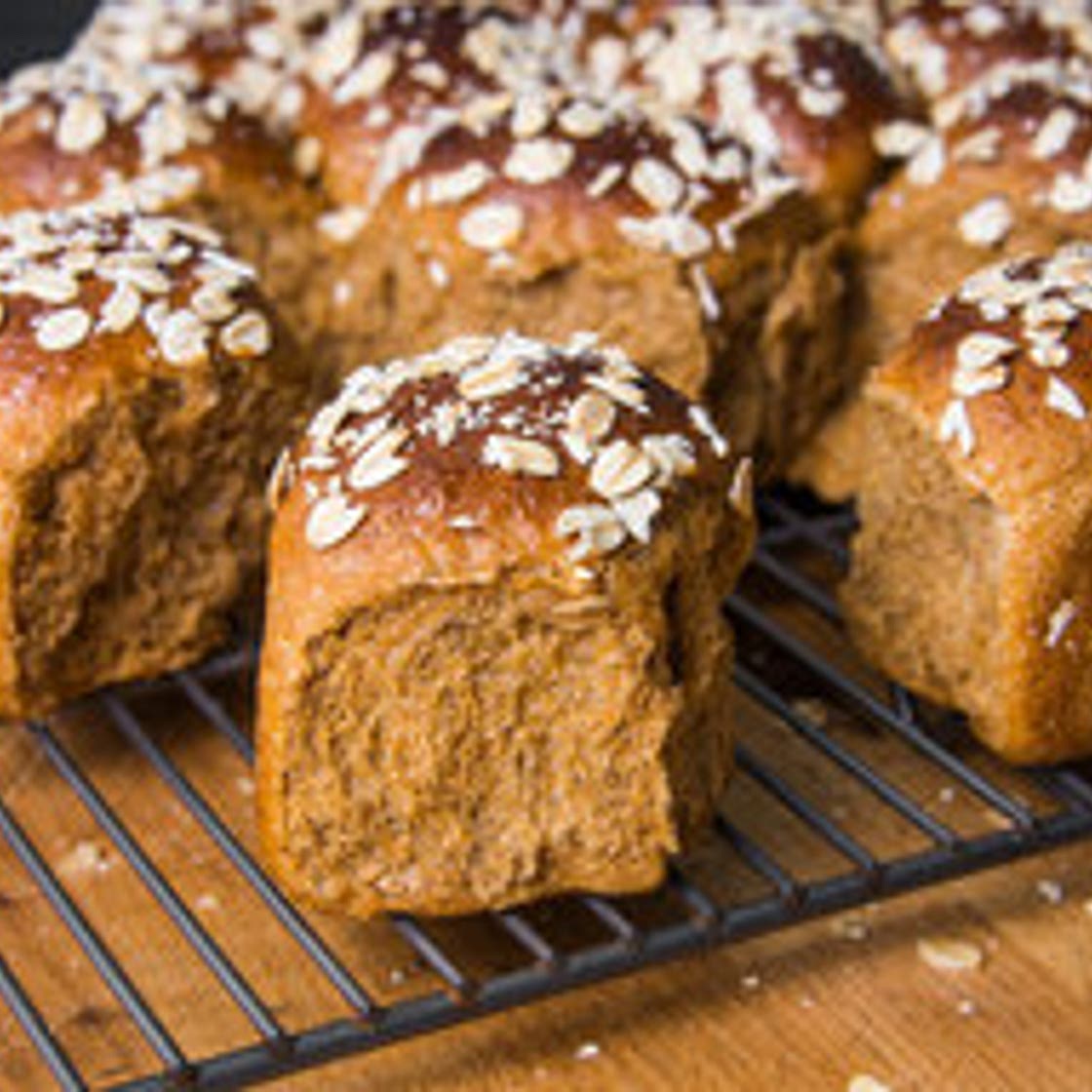 Oatmeal Dinner Rolls