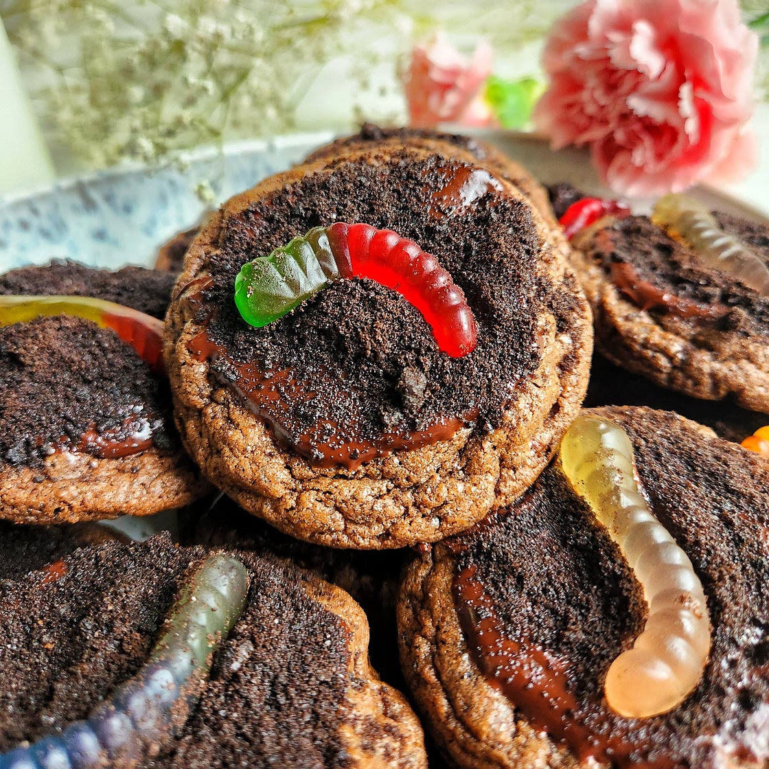 Dirt and Worms Cookies