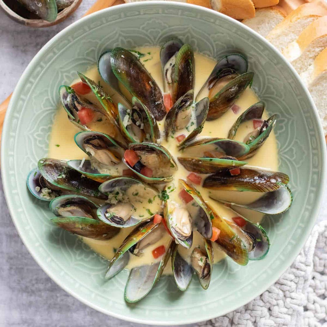 Mussels in white wine cream sauce