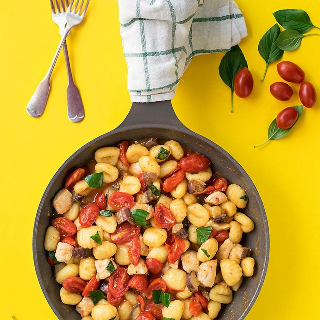 Mediterranean skillet with gnocchi and chicken