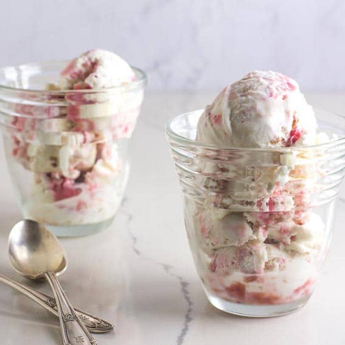 Low FODMAP Rhubarb Crumble Ice Cream