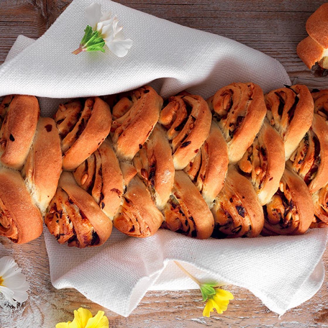 Spring Onion and Prosciutto Pinwheels