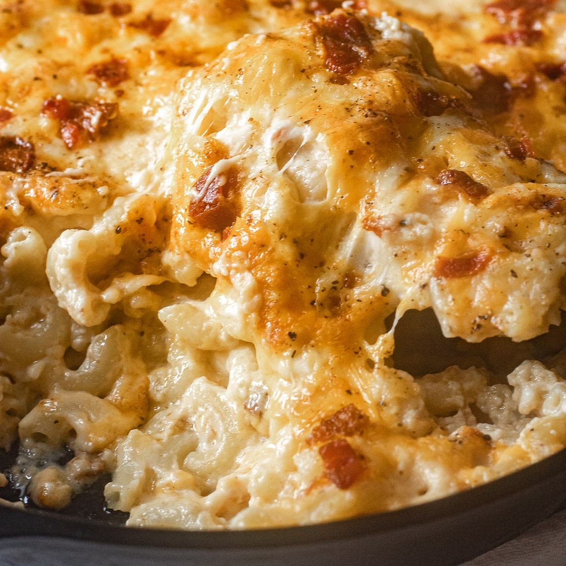 Smoked Mac and Cheese - Easy Recipe with Bacon!