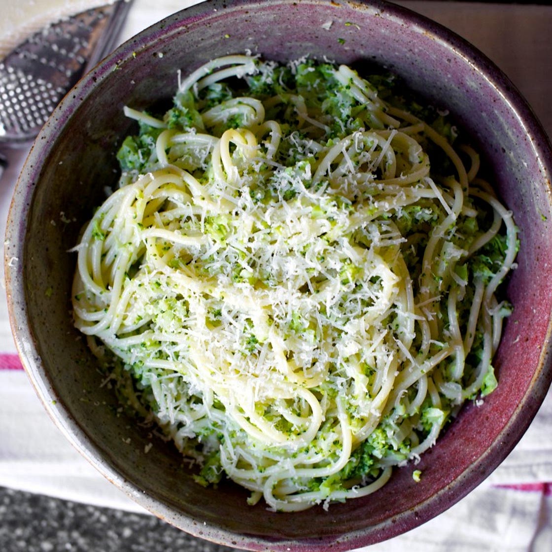 spaghetti with broccoli cream pesto