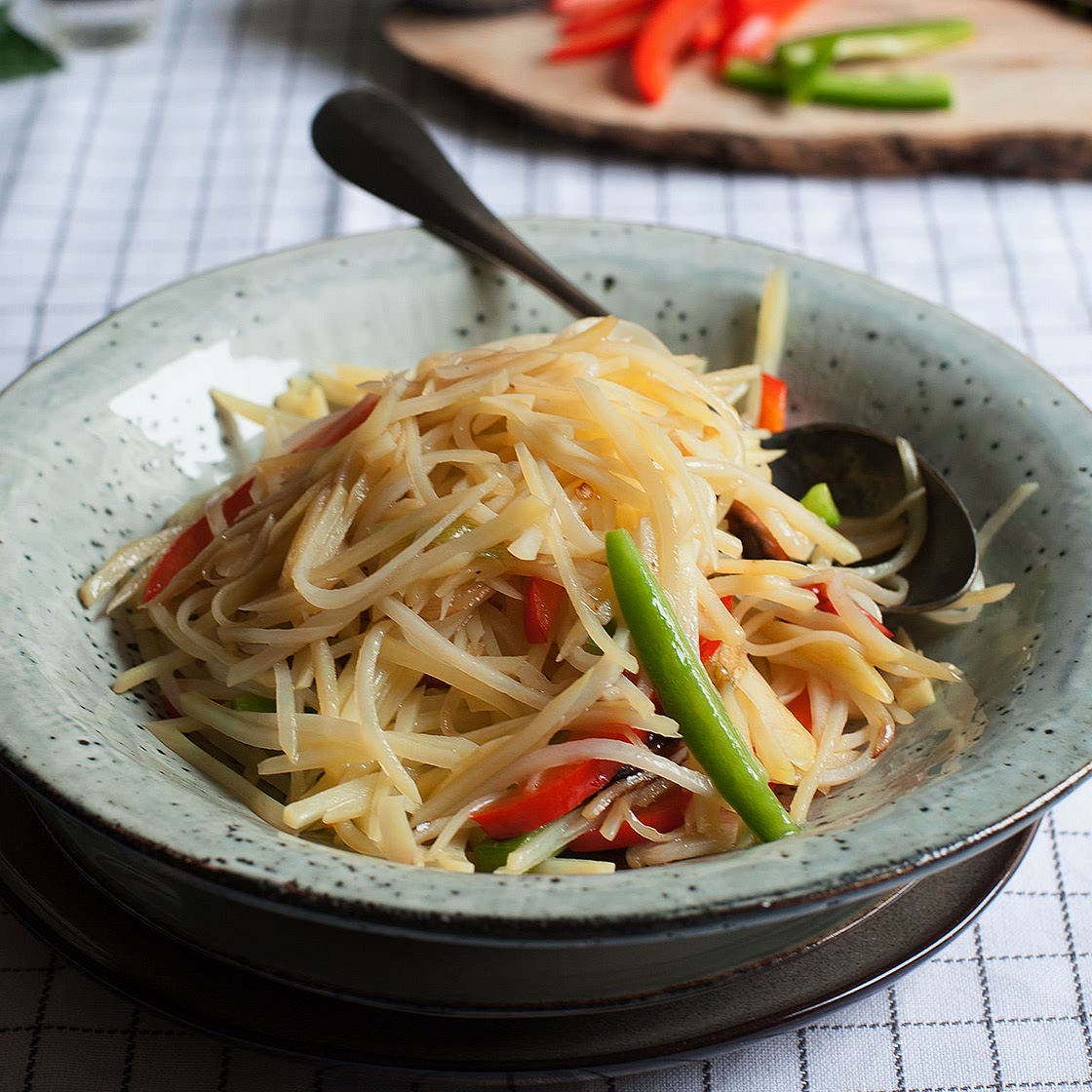 Spicy and sour potato sticks