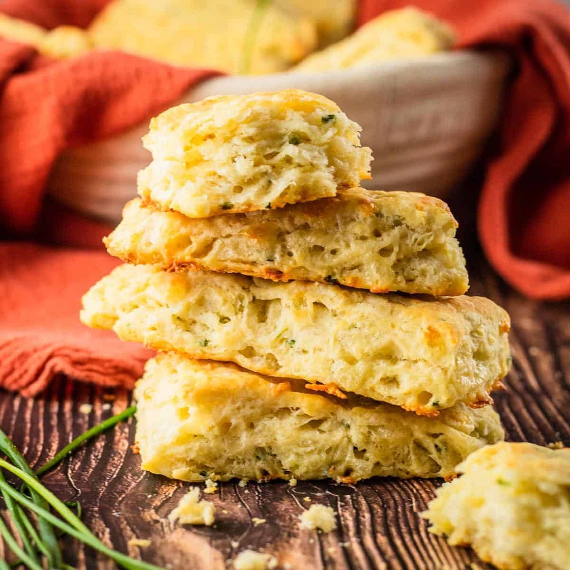 Fluffy Cheddar Chive Biscuits {No Buttermilk}