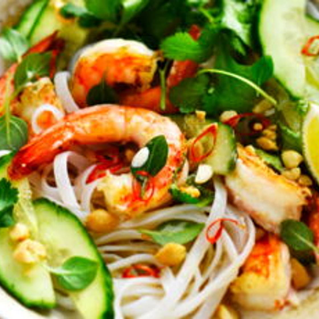 Salade thaïlandaise de nouilles de riz aux crevettes