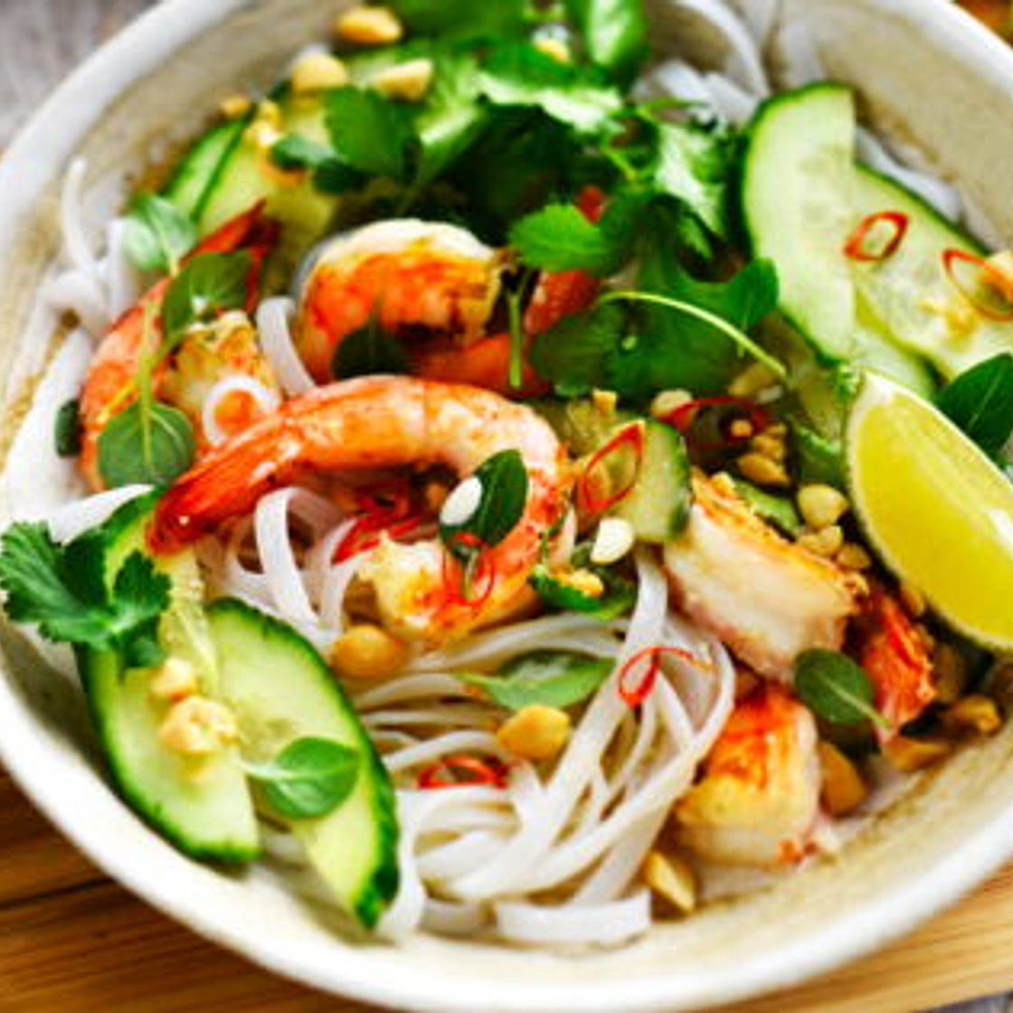 Salade thaïlandaise de nouilles de riz aux crevettes