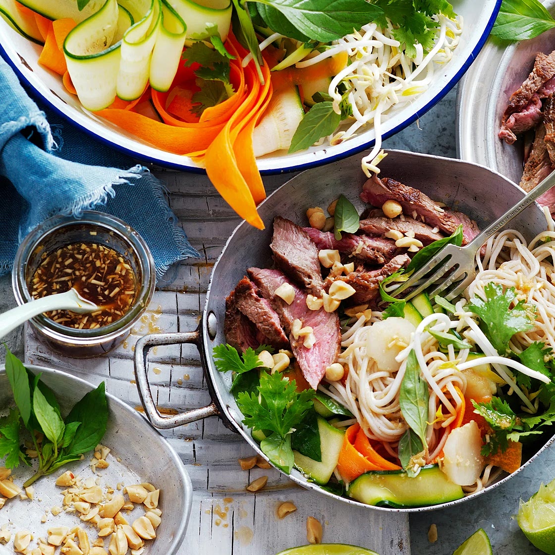 Noodle salad with ginger-rubbed beef