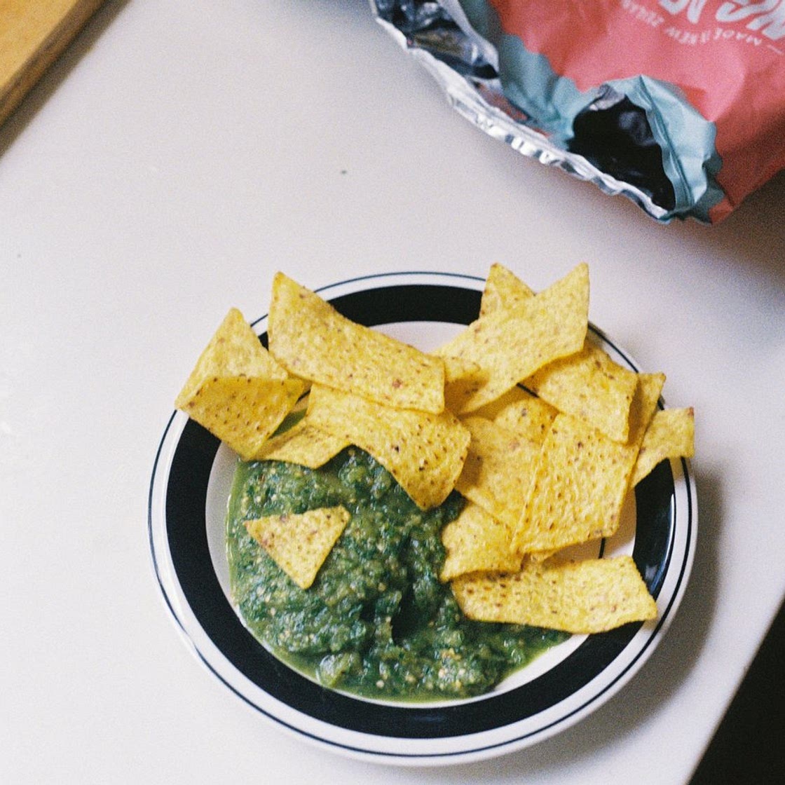 Roasted tomatillos dip sauce