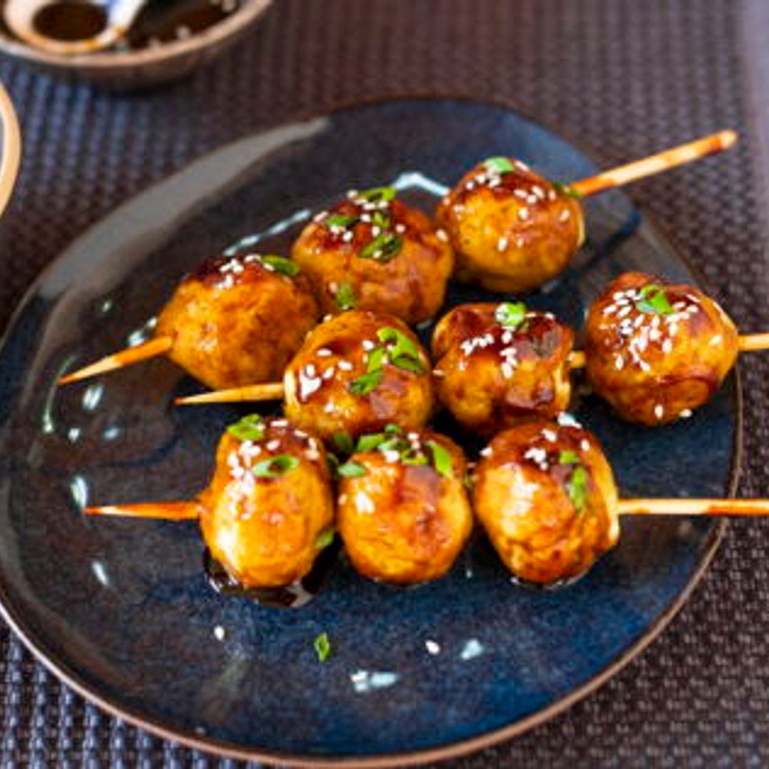 Brochettes de boulettes de poulet Yakitori