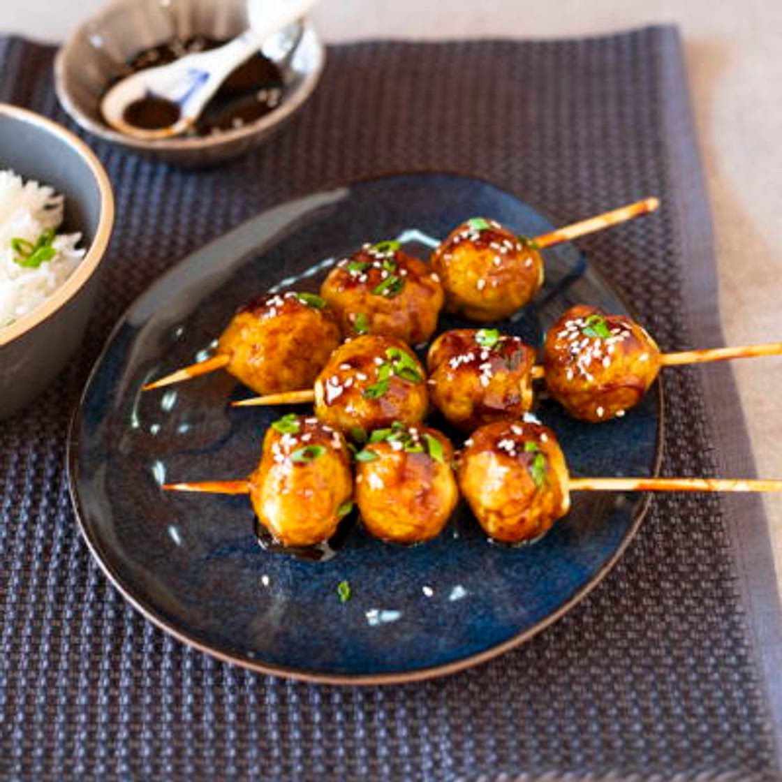 Brochettes de boulettes de poulet Yakitori