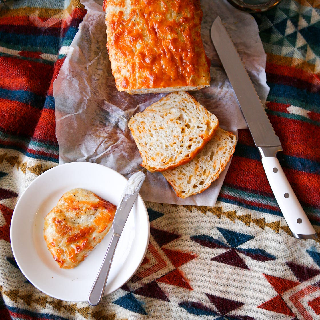 Easy thyme and cheddar loaf