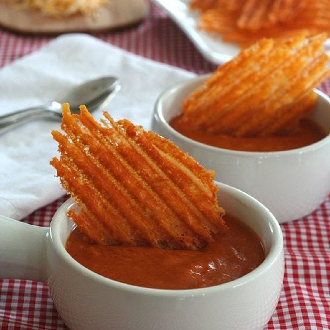 Spicy Cheddar Crisps – Low Carb and Gluten-Free