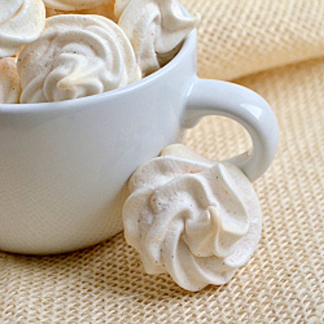 Eggnog Meringues