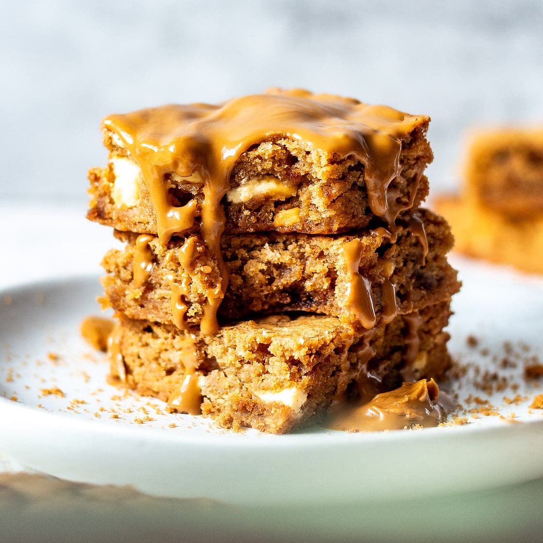 Biscoff Blondies - Lotus Biscoff Blondies Recipe
