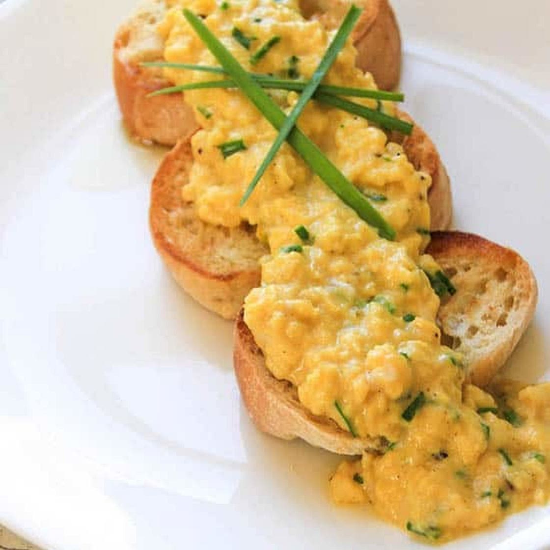 Creamy French Scrambled Eggs Recipe | Oeufs Brouilles