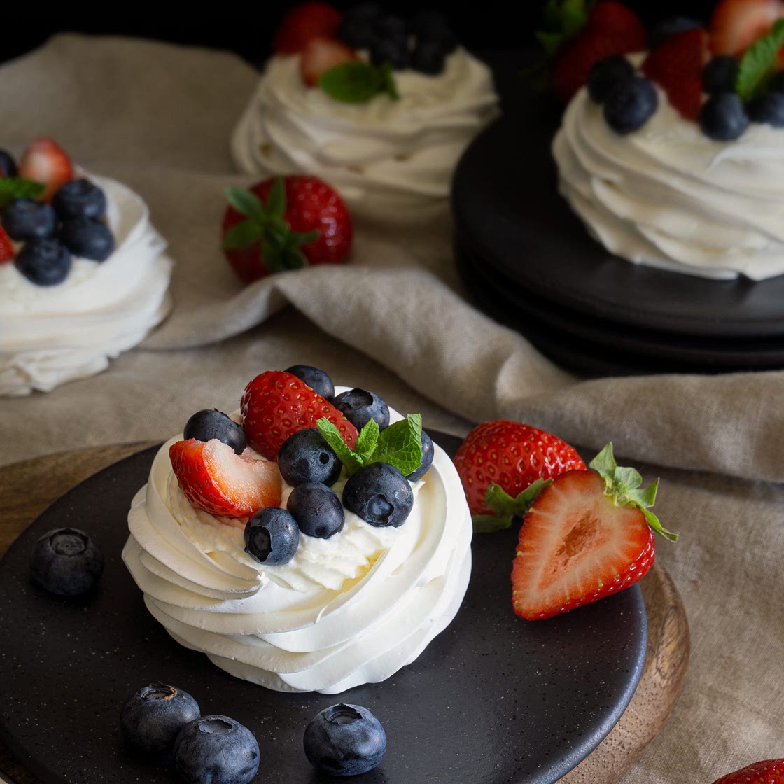 Mini Pavlovas With Mascarpone Cream