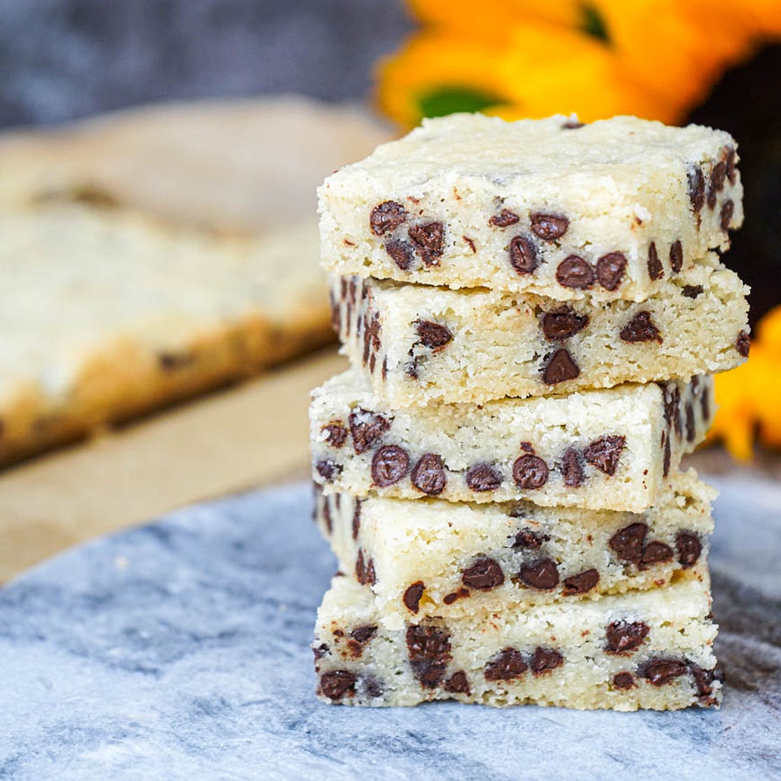 Chocolate Chip Shortbread Bars