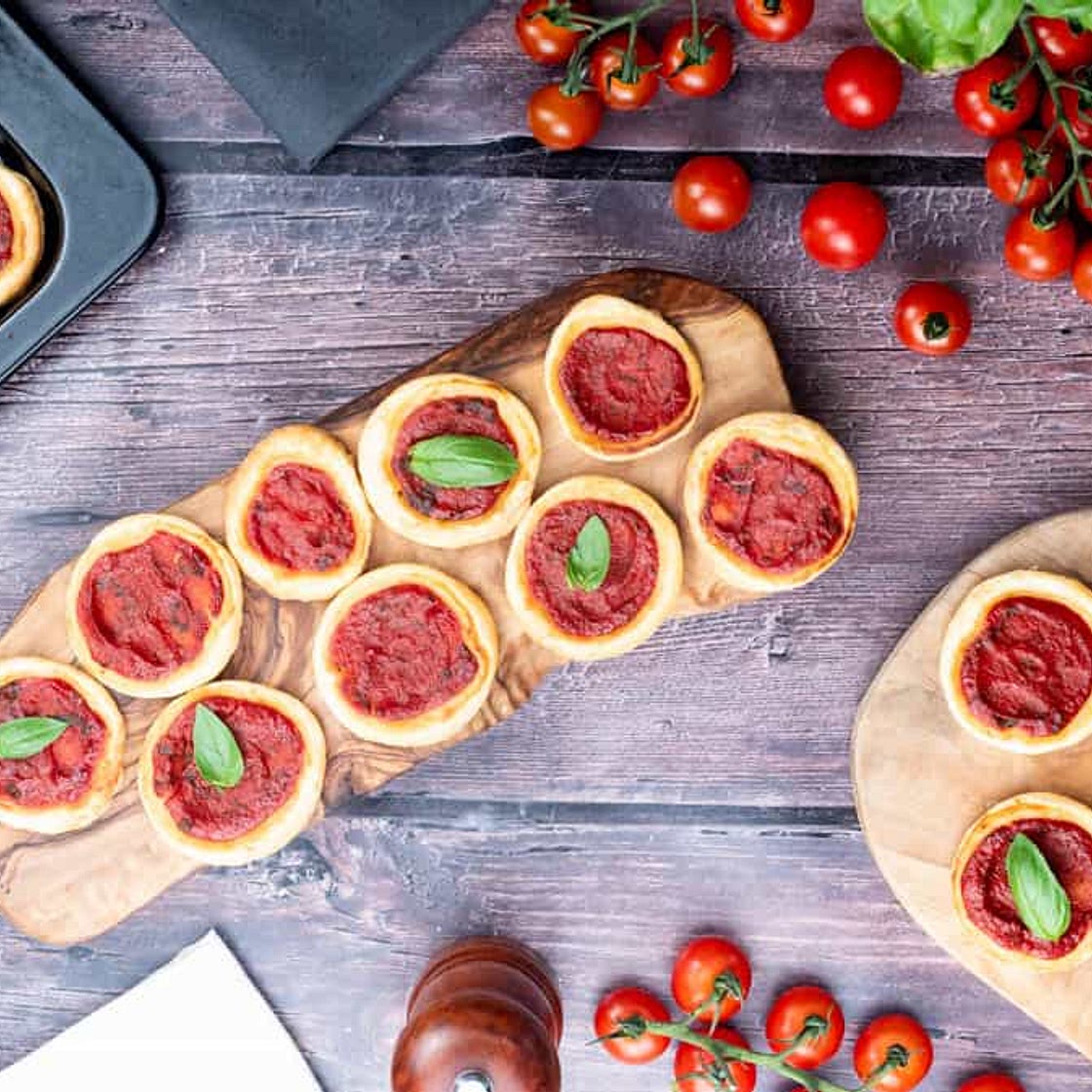 3-Ingredient Mini Puff Pastry Pizzas - Pizza Bites