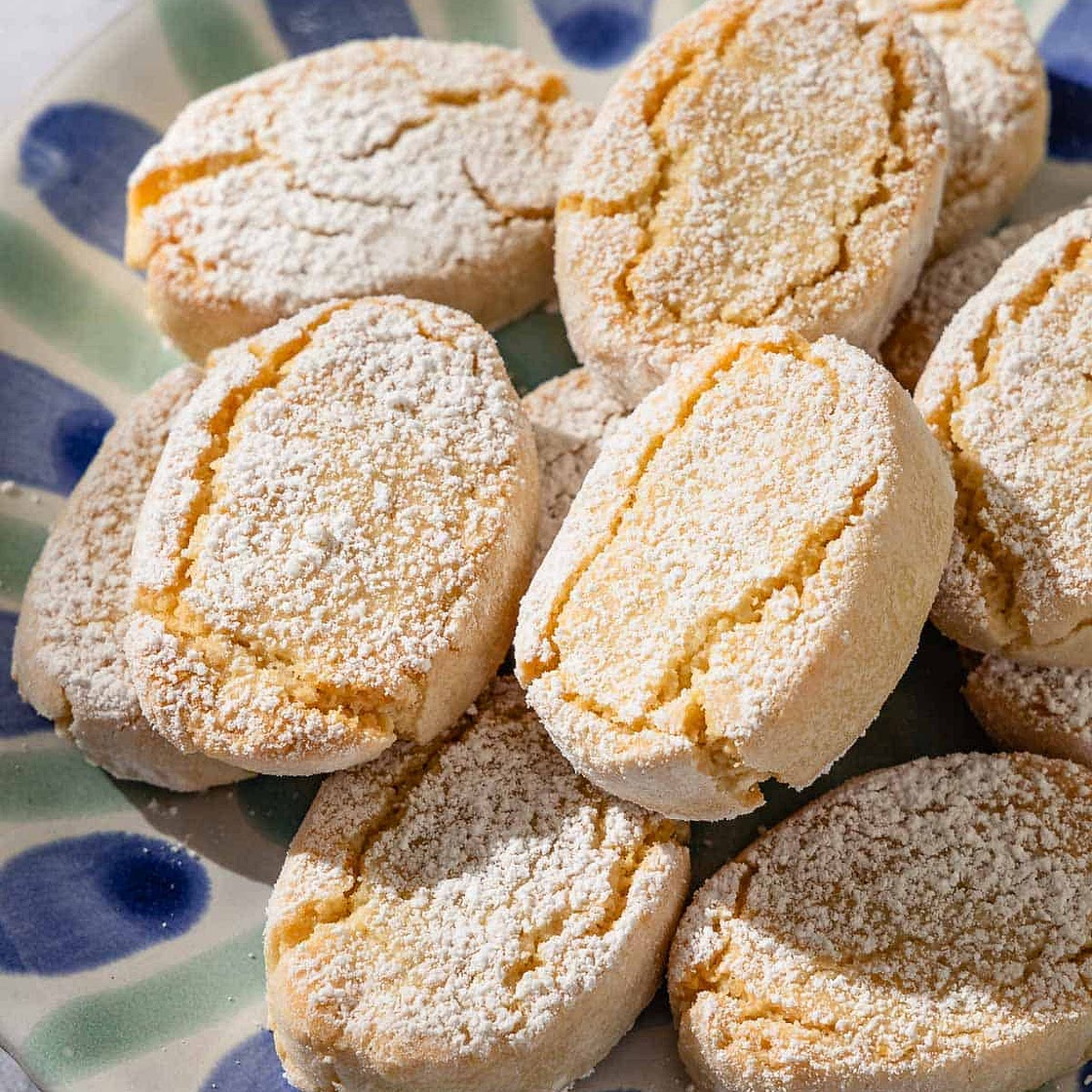 Ricciarelli (Soft Italian Almond Cookies)
