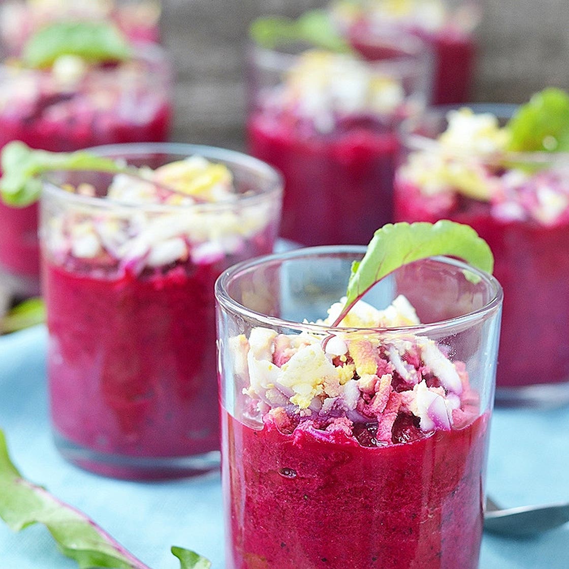 Verrines apéritives betterave-chèvre et basilic