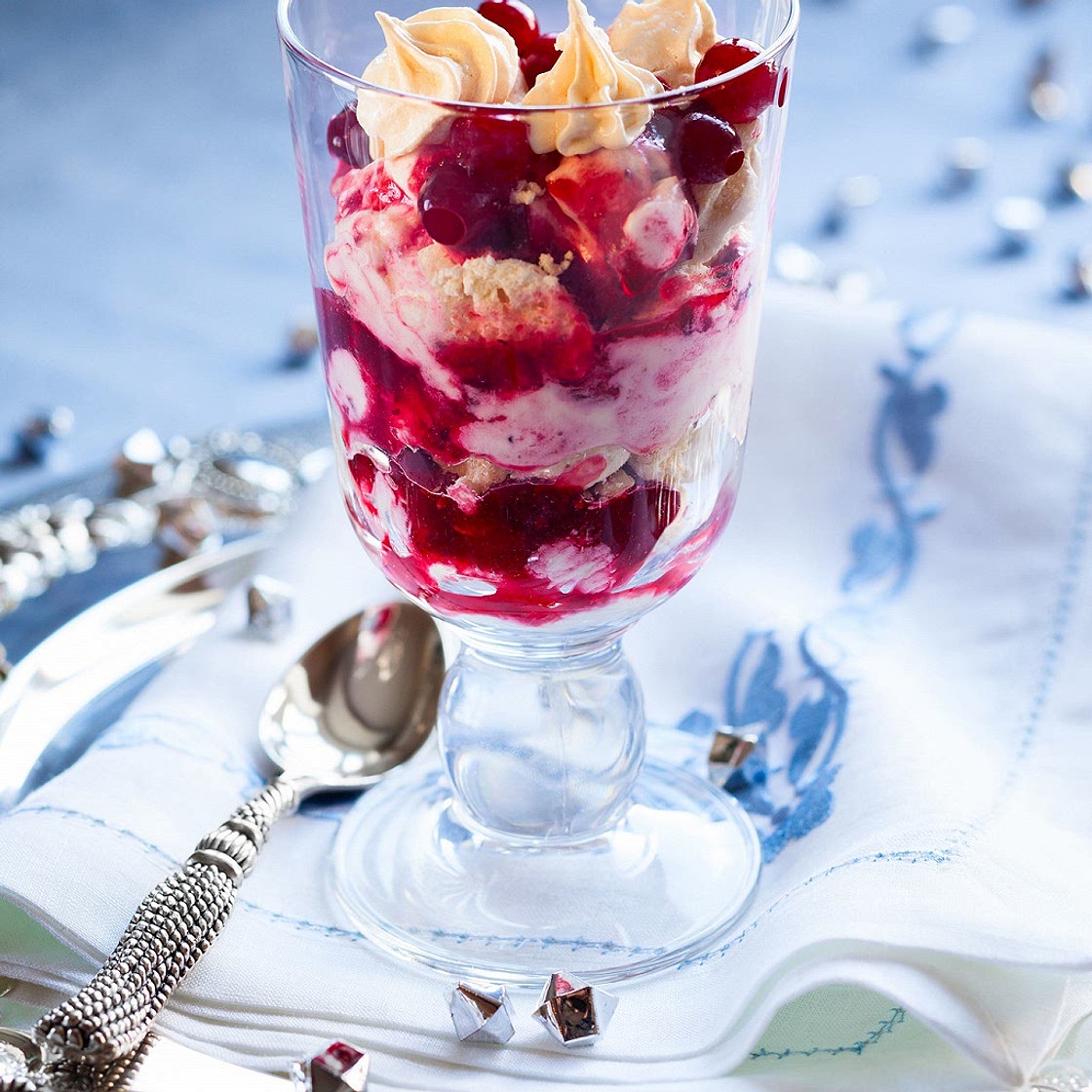 Eton mess aux cranberries et petites meringues