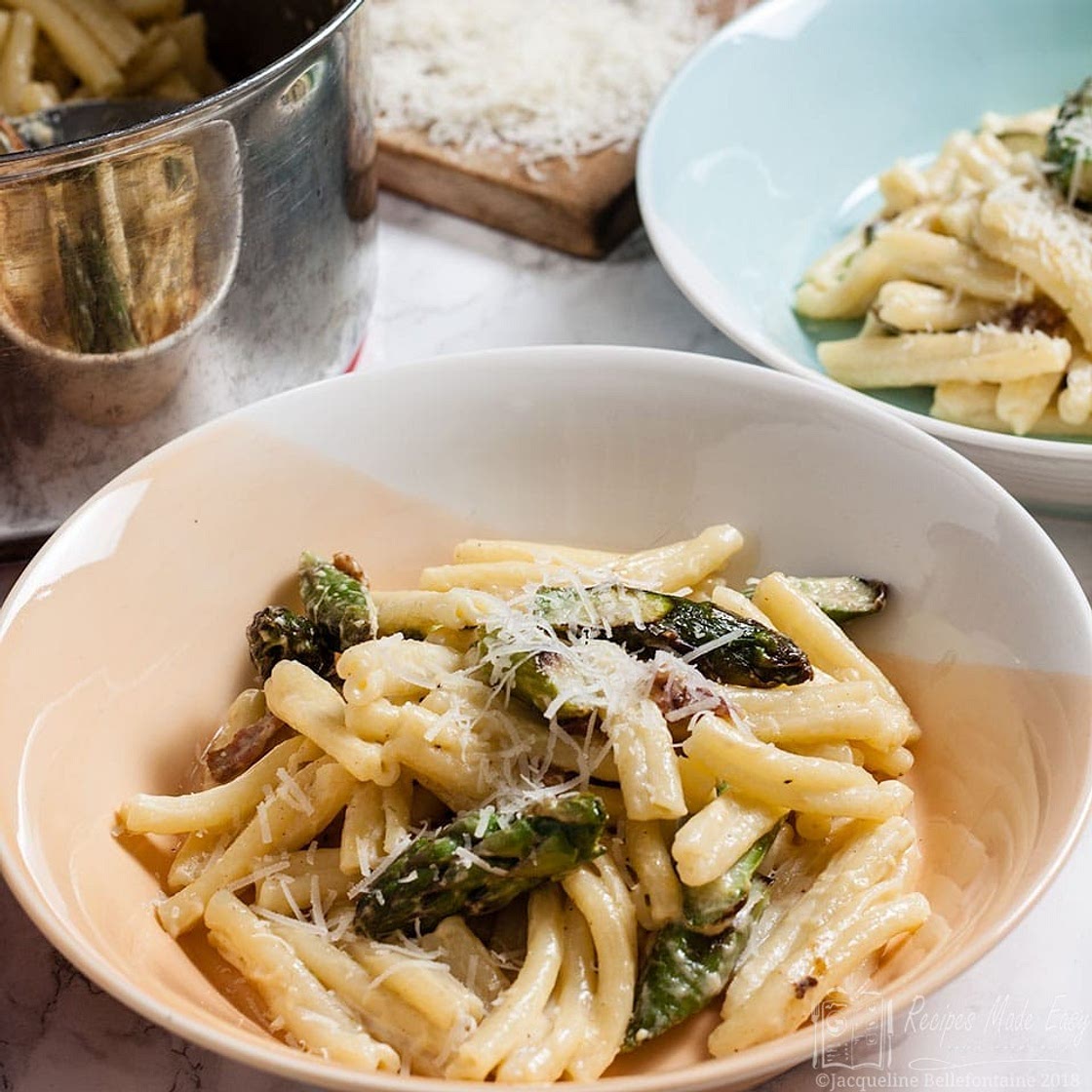 Creamy pasta with asparagus and bacon