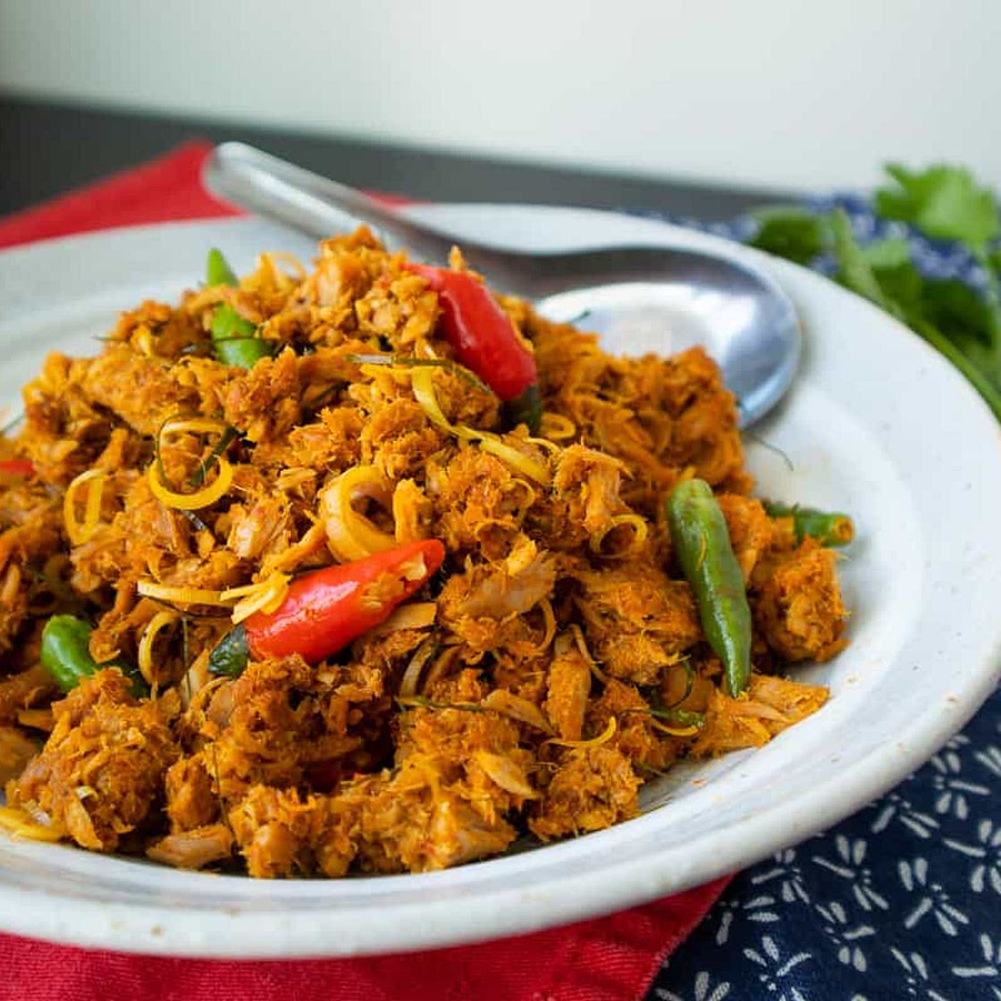 HOT THAI TUNA! Stir Fried Tuna in Red Curry