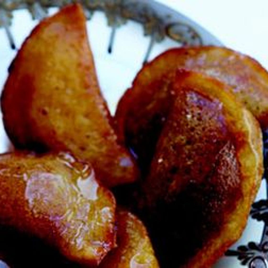 Cheese- or Walnut-Filled Crepes (_Atayef_)