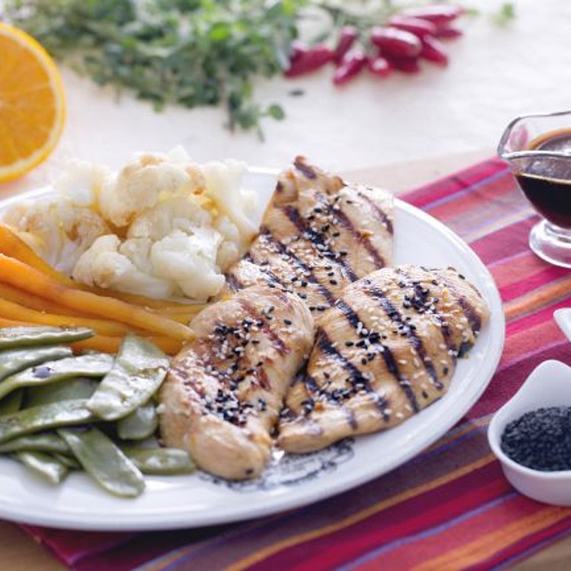 Pollo in salsa di soia con verdure al vapore