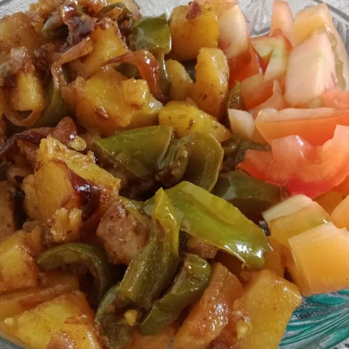 आलू शिमला मिर्च (Aloo Shimla mirch recipe in Hindi)