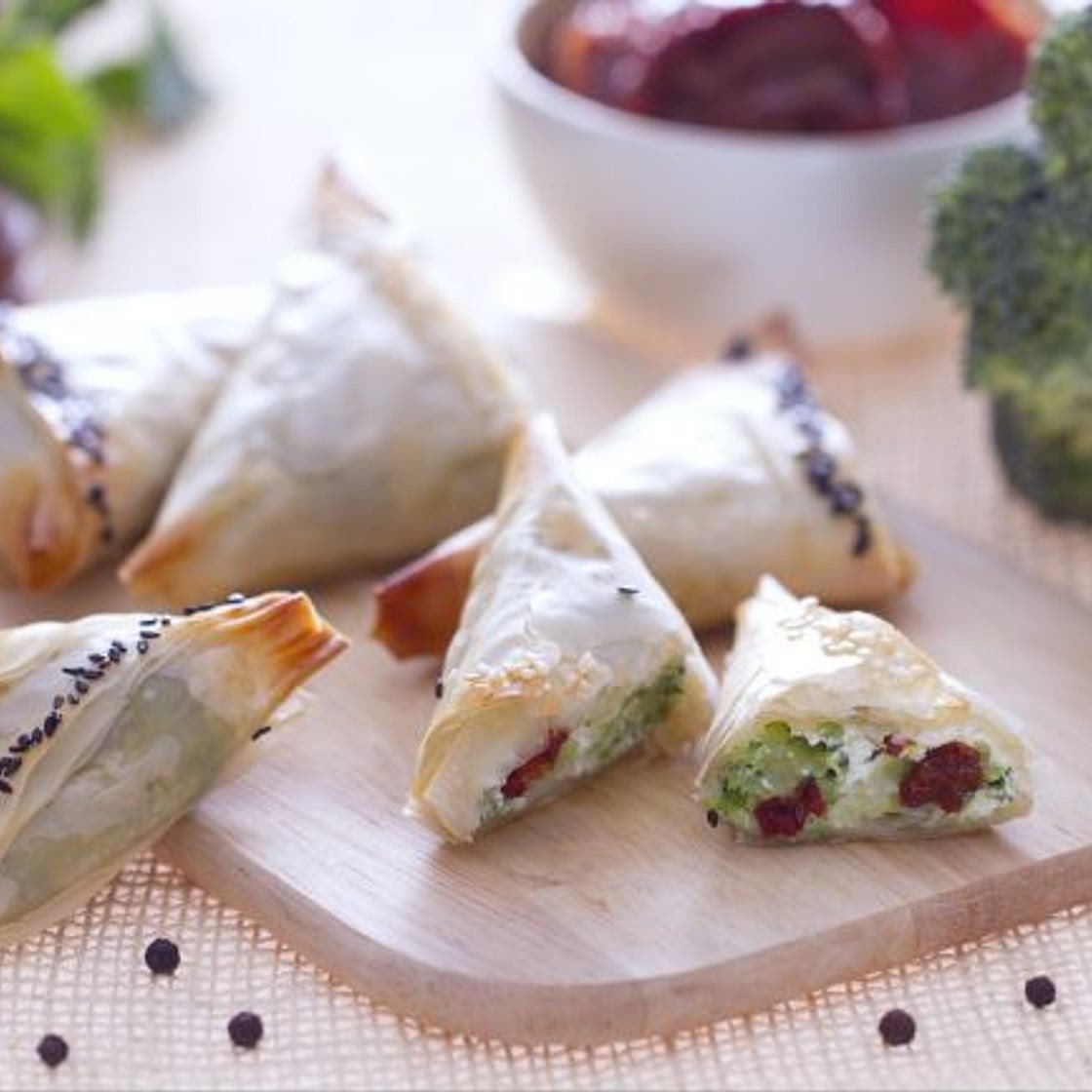 Triangolini di pasta fillo con broccoli e ricotta