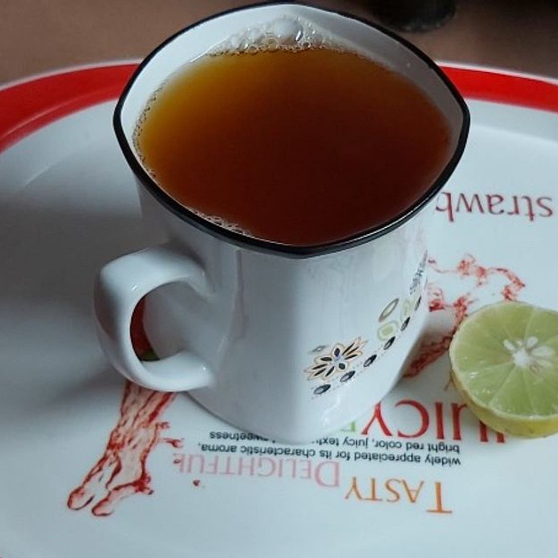 नींबू की चाय/ लेमन टी (Nimbu ki chai / lemon tea recipe in Hindi)