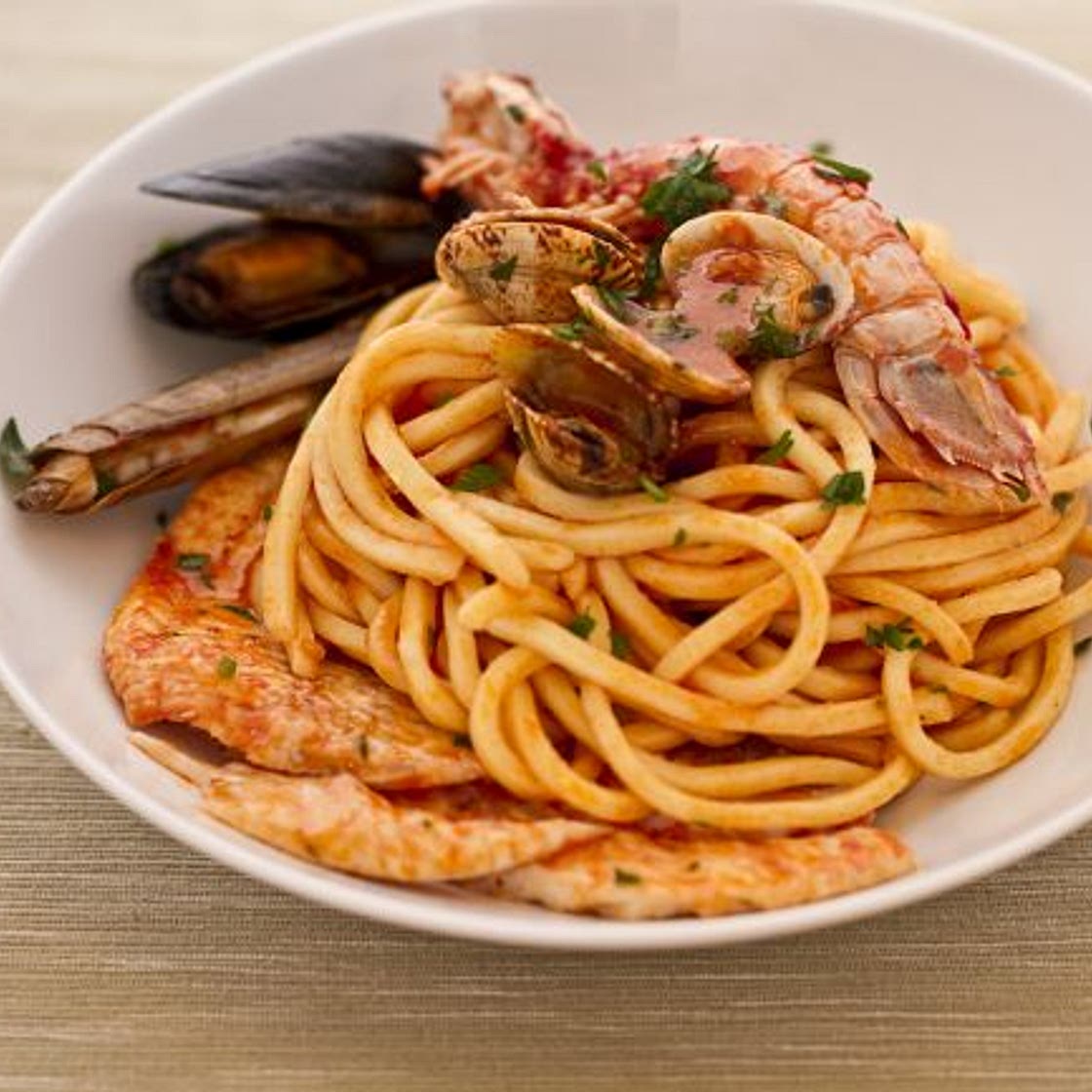 Pasta e pesce in guazzetto