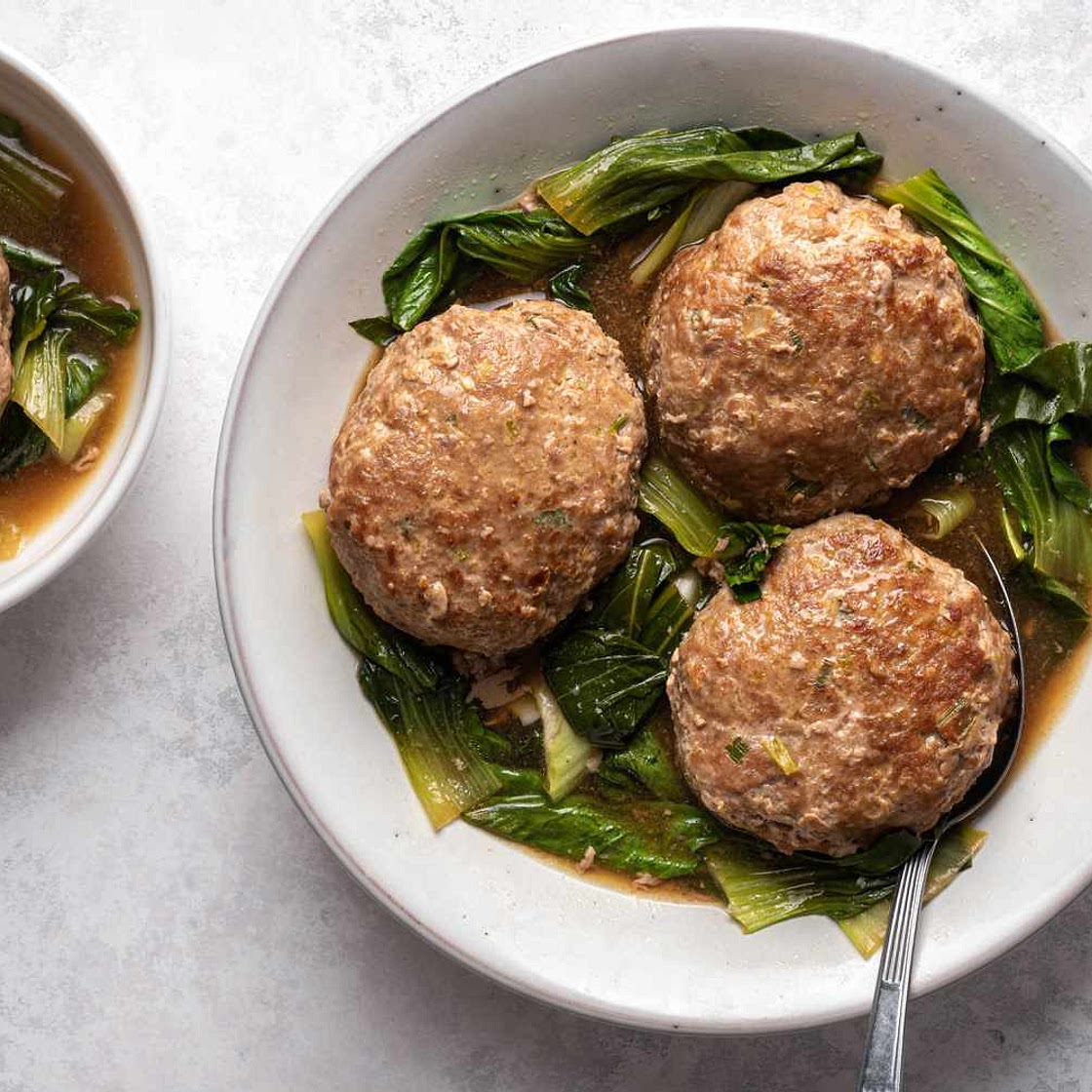 Lion's Head Meatballs With Chinese Cabbage