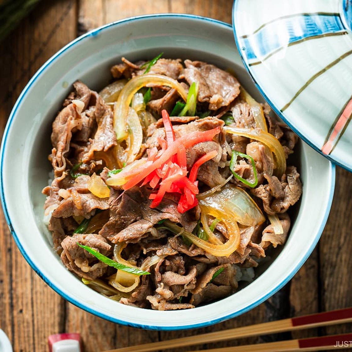 Gyudon (Japanese Beef Rice Bowl)