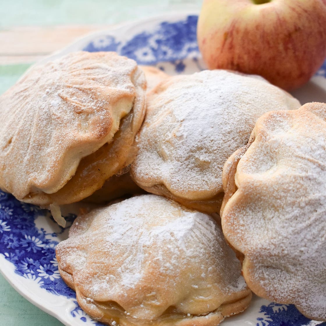 Easy Mini Vegan Apple Pies with Shortcrust Pastry