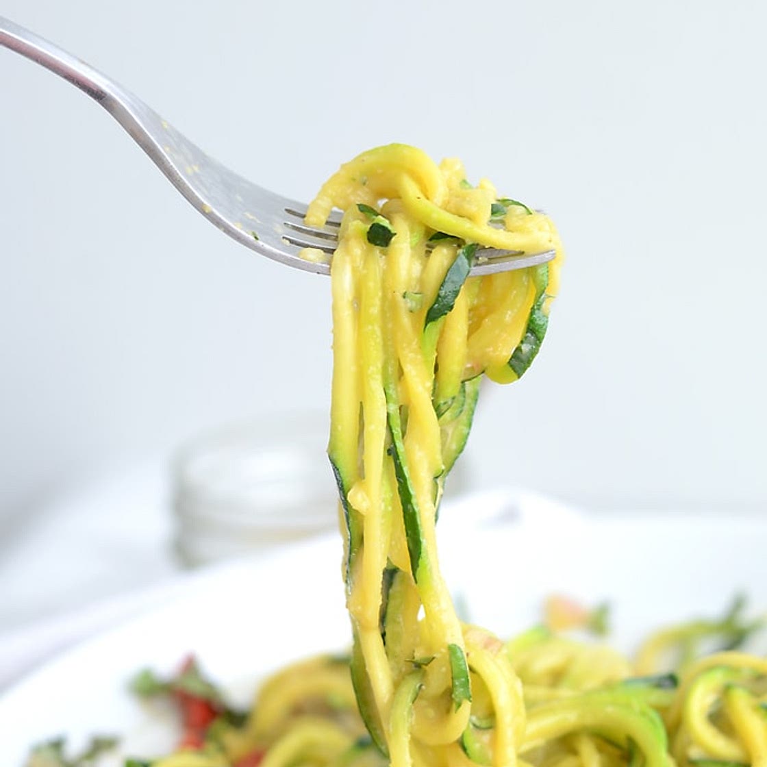 6-Ingredient Cheesy Vegan Zoodles